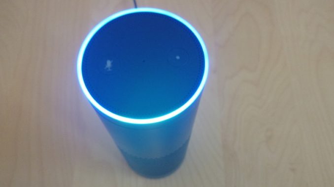 Amazon Echo mit blauem Lichtring