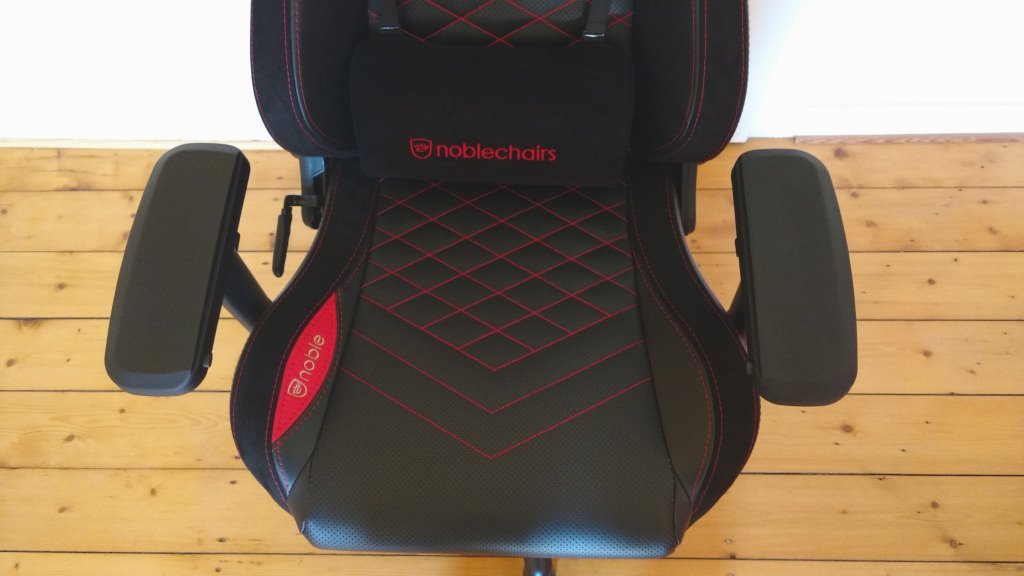 Noblechairs Epic Gaming Stuhl mit großzügiger Sitzfläche