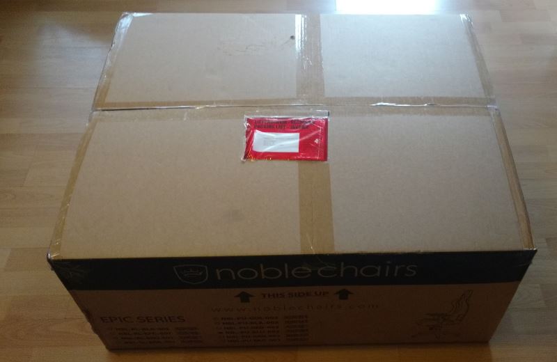 Der Noblechairs Epic Gaming Stuhl in seiner Vepackung